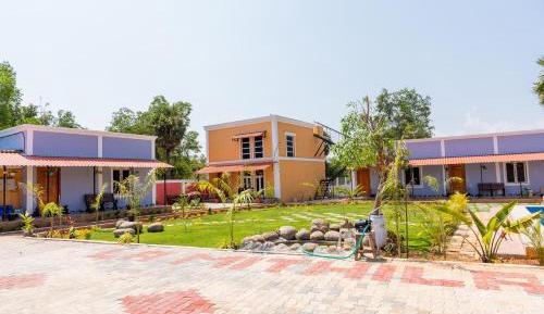 Deluxe Double Room (2 Adults + 1 Child)