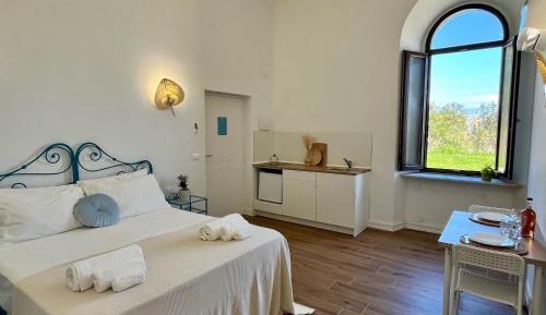 Studio Apartment with One Double Bed