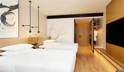 Standard Twin Room with City View