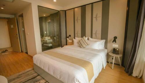 Classic One-Bedroom Apartment with King Bed