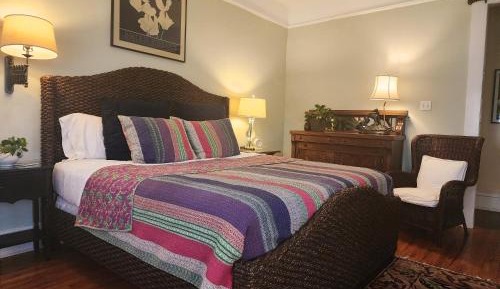 Deluxe King Suite