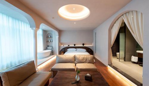 Queen Room with Spa Bath