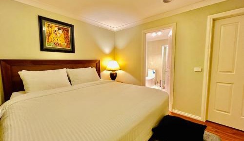 Deluxe King Suite