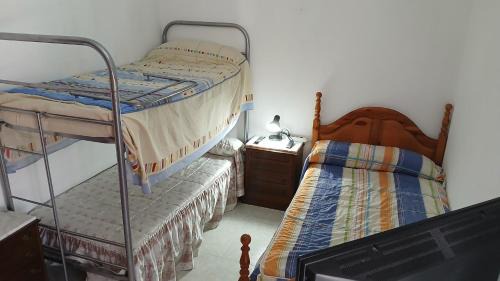 Basic Triple Room with Shared Bathroom