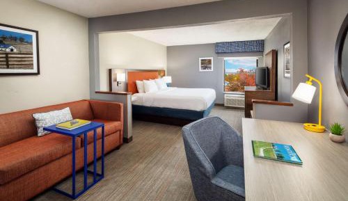 King Room with Sofa Bed and Study - Non-Smoking