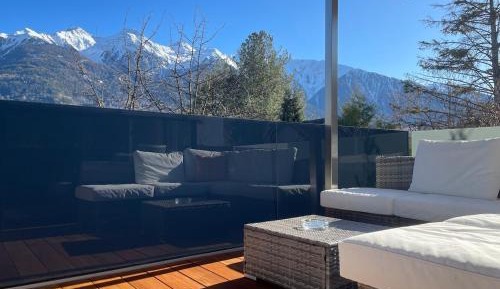 Two-Bedroom Apartment with Mountain View