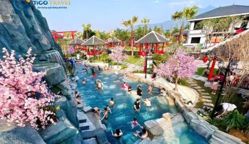 Two-Bedroom Deluxe Apartment with Garden View