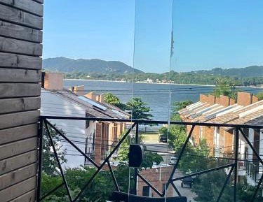 Apartment with Lake View