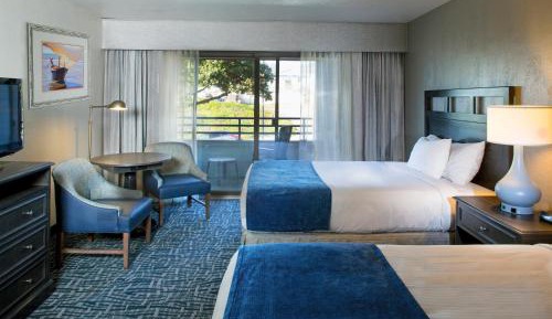 Queen Room with 2 Queen Beds with Partial Sea View