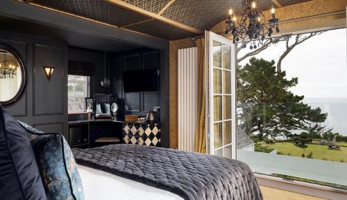 Deluxe Double Room with Balcony and Sea View