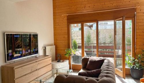 Apartment with Mountain View