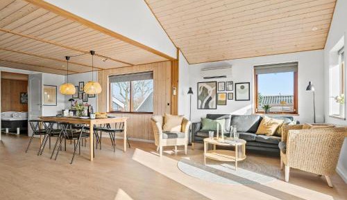 Three-Bedroom Holiday Home 