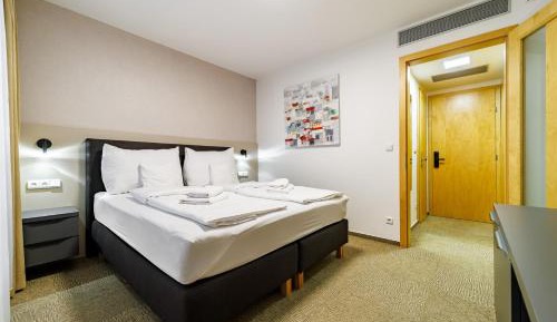 Deluxe Double Room with Shower