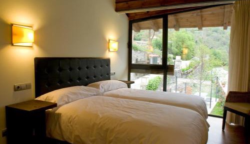 Two-Bedroom Apartment (4-6 Adults)