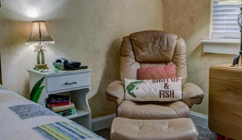 Deluxe Queen Suite - Not Pet Friendly