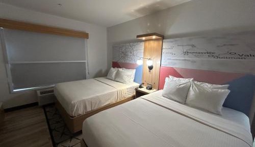 Queen Room with Two Queen Beds - Non-Smoking