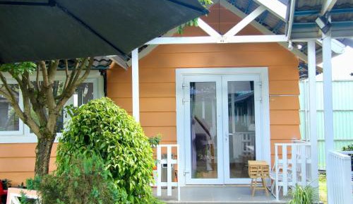 Bungalow with Garden View