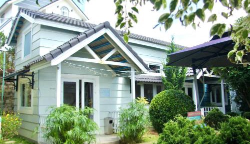 Bungalow with Garden View