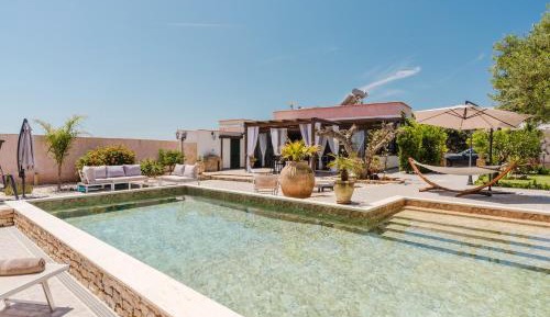 Villa with Garden View