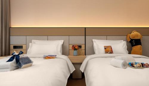 Twin Room with Private Bathroom