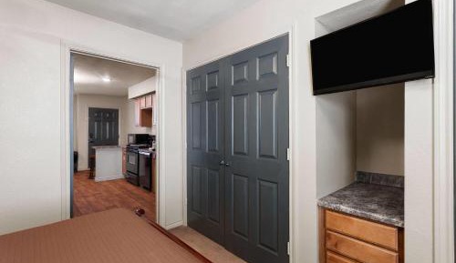 One-Bedroom Queen Suite with Mobility Access and Roll-In Shower, Non-Smoking