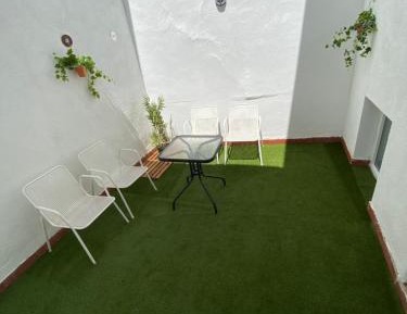 Four-Bedroom Apartment with Balcony 