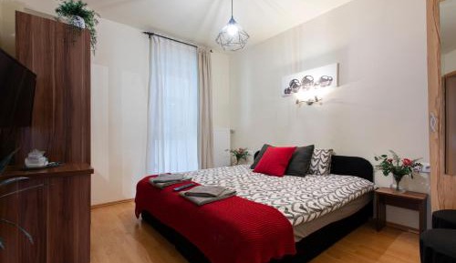 One-Bedroom Apartment with Shared Kitchen