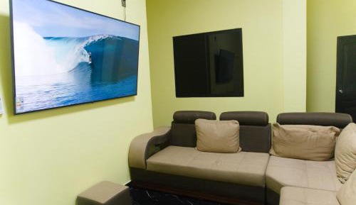 Deluxe One-Bedroom Apartment with Garden View