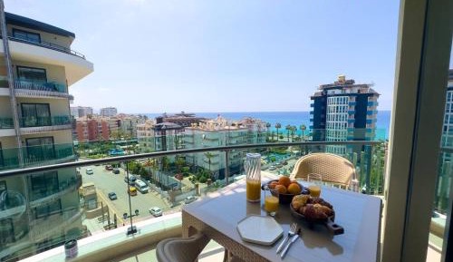 One-Bedroom Apartment with Sea View and Balcony