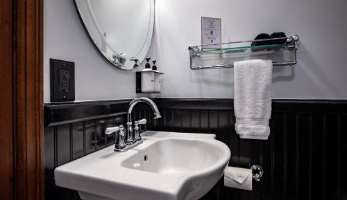 Queen Room with Shared Bathroom