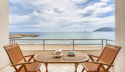 One-Bedroom Apartment with Sea View and Balcony