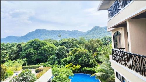 Deluxe One-Bedroom Apartment with Garden View