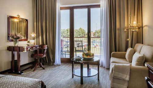 Double Room with Balcony and Partial Sea View