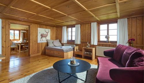 Three-Bedroom Apartment with Lake View