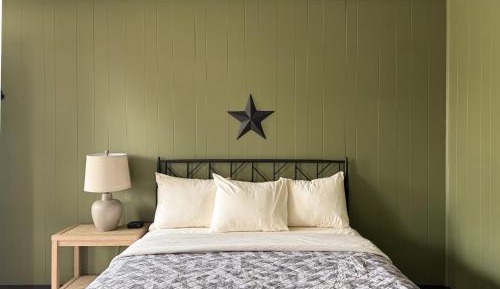 Standard Queen Room