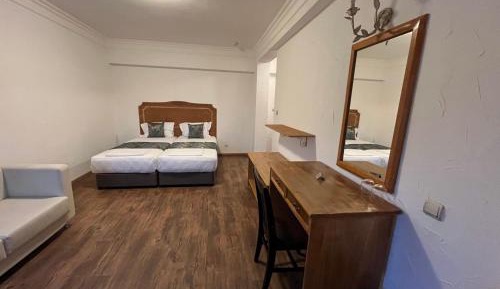 Queen Room