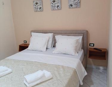 Apartment with Garden View