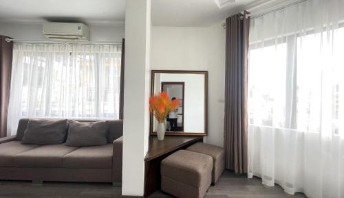 One-Bedroom Apartment with Balcony