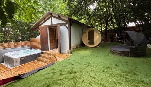 Studio with Spa Bath