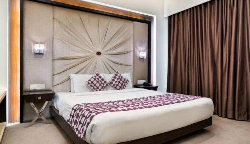 Deluxe Room (2 Adults + 1 Child)