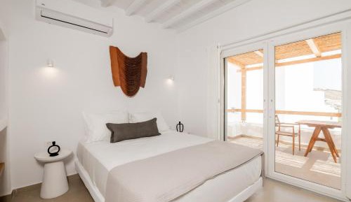 Deluxe Double Room with Side Sea View