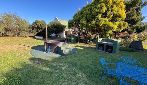 Cottage with Mountain View