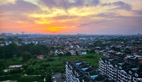 Urban Modern Design Two Bedroom Apartment (Full Lake and City View)