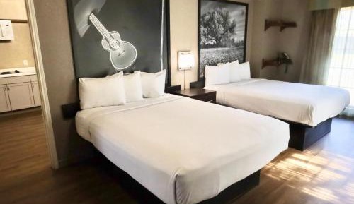 Suite with Two Queen Beds - Non-Smoking