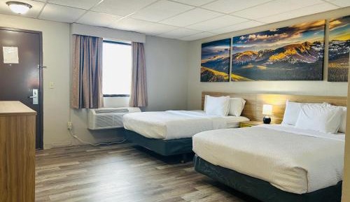 Queen Room with Two Queen Beds - Pet Friendly/Non-Smoking