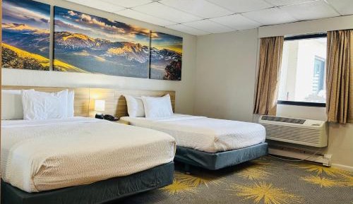 Queen Room with Two Queen Beds - Non-Smoking