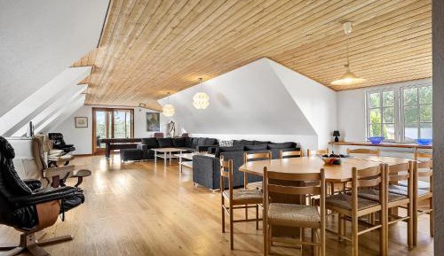 Ten-Bedroom Holiday Home