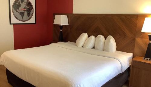 King Room with River View - Non-Smoking