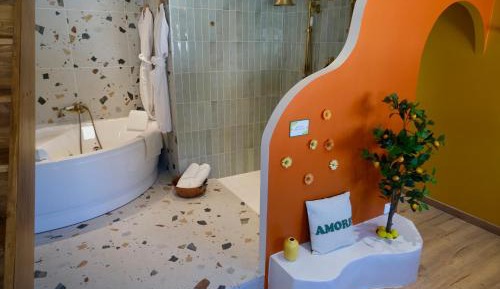Queen Suite with Spa Bath