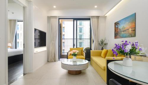 Two-Bedroom Apartment with Balcony and Sea View